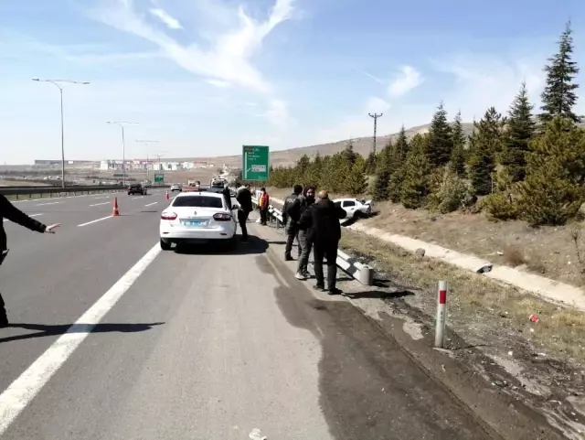 Başkent'te feci kaza: 4 yaralı Başkent'te feci kaza: 4 yaralı