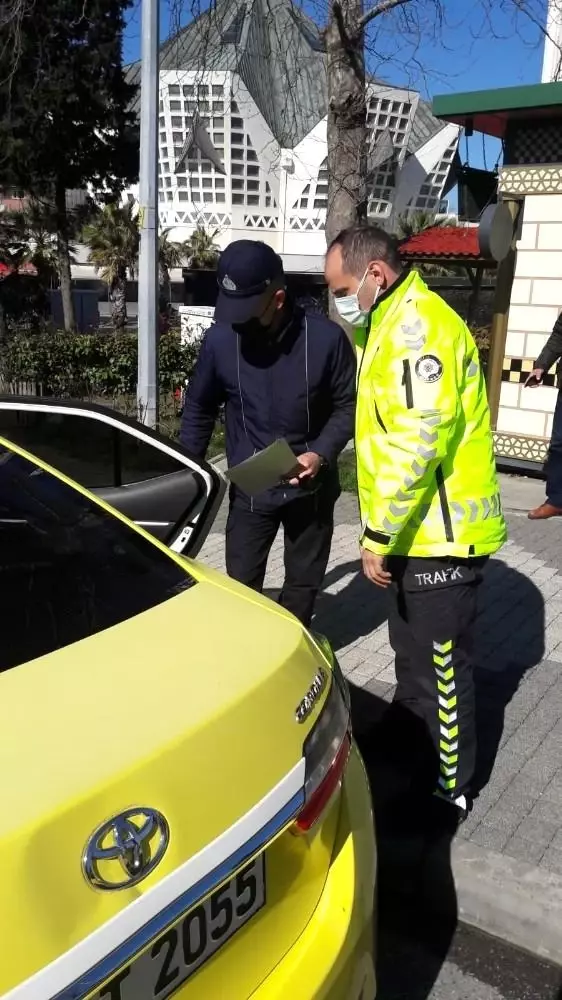 Düzce'de toplu taşıma araçları denetlendi Düzce'de toplu taşıma araçları denetlendi