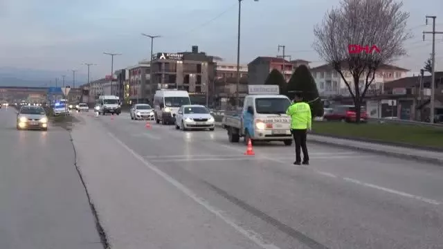 DÜZCE Kaçmaya çalışan sürücünün otomobilinde uyuşturucu ele geçti DÜZCE Kaçmaya çalışan sürücünün otomobilinde uyuşturucu ele geçti