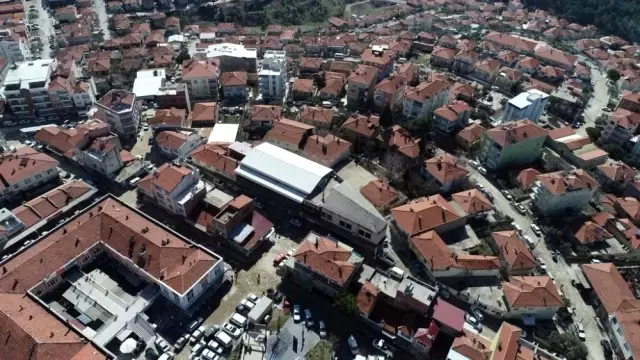 Gördes'te 120 bin metrekarelik kilit parke çalışması Gördes'te 120 bin metrekarelik kilit parke çalışması
