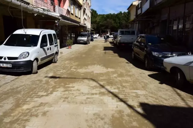 Gördes'te 120 bin metrekarelik kilit parke çalışması Gördes'te 120 bin metrekarelik kilit parke çalışması