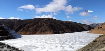 Son dakika! Gümüşhane'de soğuk hava baraj gölünü dondurdu