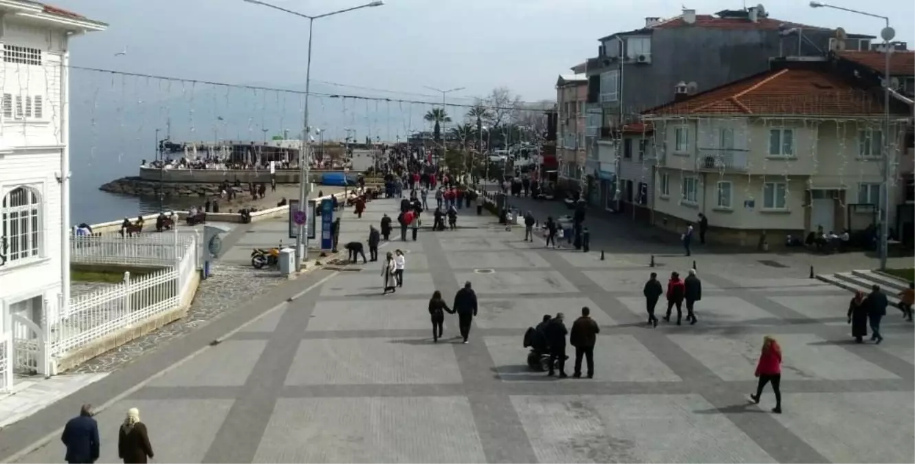 Güzel havayı gören sahile akın etti