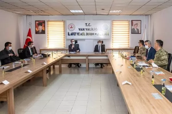 Son dakika haber! İçişleri Bakan Yardımcısı Çataklı: Başkale'de hasarlı binaları yıkacağız Son dakika haber! İçişleri Bakan Yardımcısı Çataklı: Başkale'de hasarlı binaları yıkacağız