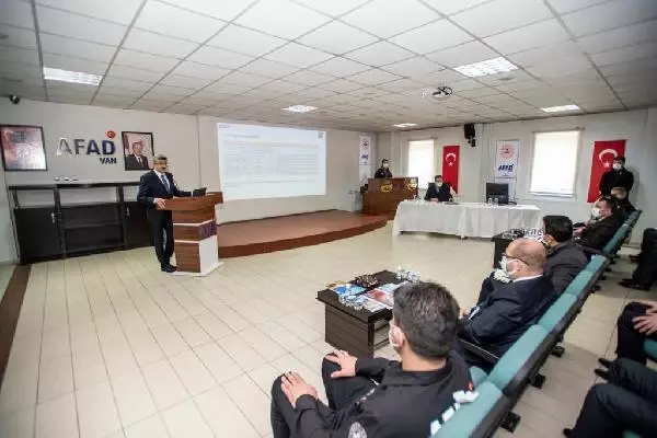 Son dakika haber! İçişleri Bakan Yardımcısı Çataklı: Başkale'de hasarlı binaları yıkacağız Son dakika haber! İçişleri Bakan Yardımcısı Çataklı: Başkale'de hasarlı binaları yıkacağız