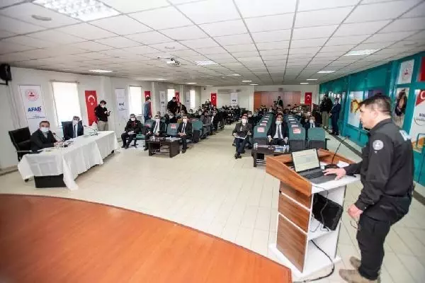 Son dakika haber! İçişleri Bakan Yardımcısı Çataklı: Başkale'de hasarlı binaları yıkacağız Son dakika haber! İçişleri Bakan Yardımcısı Çataklı: Başkale'de hasarlı binaları yıkacağız