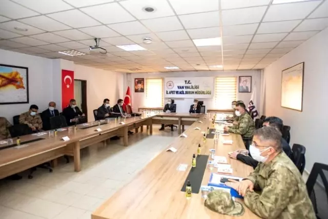Son dakika haber! İçişleri Bakan Yardımcısı Çataklı: Başkale'de hasarlı binaları yıkacağız Son dakika haber! İçişleri Bakan Yardımcısı Çataklı: Başkale'de hasarlı binaları yıkacağız
