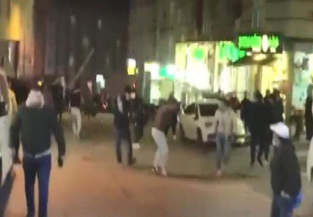İstanbul'da yabancı uyruklu grubun döner bıçaklı kavgası! Ortalık savaş alanına döndü