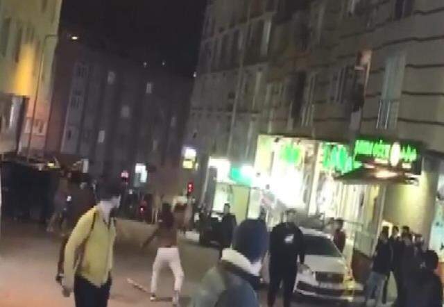 İstanbul'da yabancı uyruklu grubun döner bıçaklı kavgası! Ortalık savaş alanına döndü