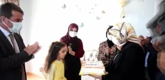 Mutlu Kaya: Son dakika haberi... KAHRAMANMARAŞ - Şehit kızına doğum günü sürprizi yapıldı Mutlu Kaya: Son dakika haberi... KAHRAMANMARAŞ - Şehit kızına doğum günü sürprizi yapıldı