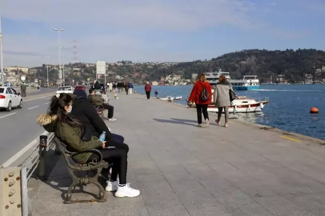 Kısıtlamasız Cumartesi'yi fırsat bilen İstanbullular Arnavutköy Sahili'ne akın etti Kısıtlamasız Cumartesi'yi fırsat bilen İstanbullular Arnavutköy Sahili'ne akın etti