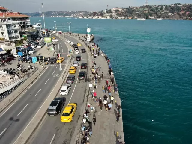Kısıtlamasız Cumartesi'yi fırsat bilen İstanbullular Arnavutköy Sahili'ne akın etti Kısıtlamasız Cumartesi'yi fırsat bilen İstanbullular Arnavutköy Sahili'ne akın etti