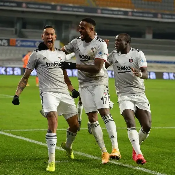 Lider Beşiktaş dolu dizgin ilerliyor Lider Beşiktaş dolu dizgin ilerliyor