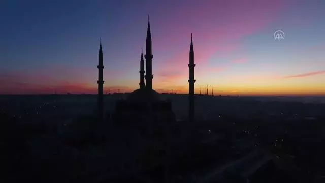 Mimarına 'ustalık' payesi veren Selimiye'de inanlar 446 yıldır secdeye varıyor Mimarına 'ustalık' payesi veren Selimiye'de inanlar 446 yıldır secdeye varıyor