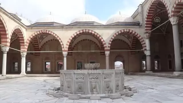 Mimarına 'ustalık' payesi veren Selimiye'de inanlar 446 yıldır secdeye varıyor Mimarına 'ustalık' payesi veren Selimiye'de inanlar 446 yıldır secdeye varıyor
