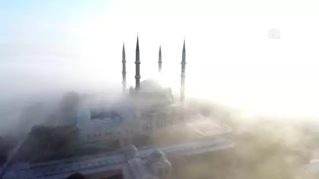 Mimarına 'ustalık' payesi veren Selimiye'de inanlar 446 yıldır secdeye varıyor Mimarına 'ustalık' payesi veren Selimiye'de inanlar 446 yıldır secdeye varıyor