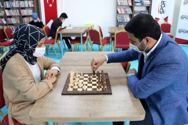 Öğrencilerden Yalçınkaya'ya teşekkür Öğrencilerden Yalçınkaya'ya teşekkür