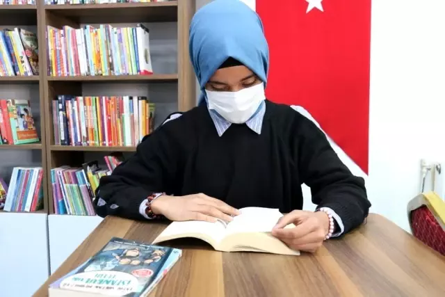 Öğrencilerden Yalçınkaya'ya teşekkür Öğrencilerden Yalçınkaya'ya teşekkür