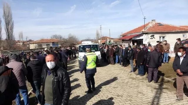 Okul servisinde öldürülen 2 öğrenci toprağa verildi Okul servisinde öldürülen 2 öğrenci toprağa verildi