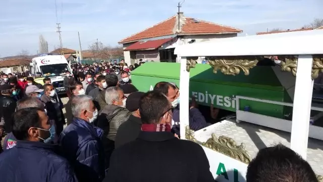 Okul servisinde öldürülen 2 öğrenci toprağa verildi Okul servisinde öldürülen 2 öğrenci toprağa verildi