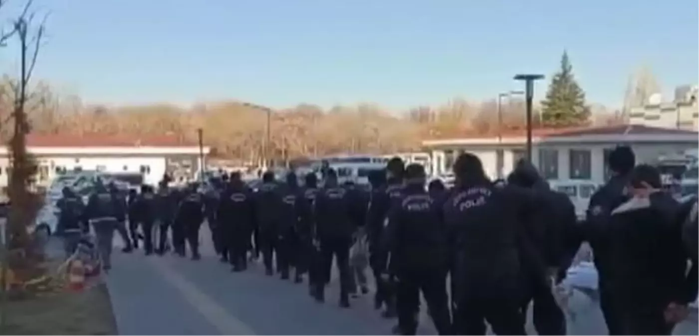 Pazar tezgahında uyuşturucu ticaretine 17 tutuklama