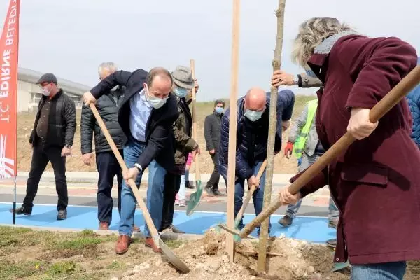 EDİRNE Prof. Dr. Feriha Öz'ün adı ıhlamur ağacında yaşayacak EDİRNE Prof. Dr. Feriha Öz'ün adı ıhlamur ağacında yaşayacak
