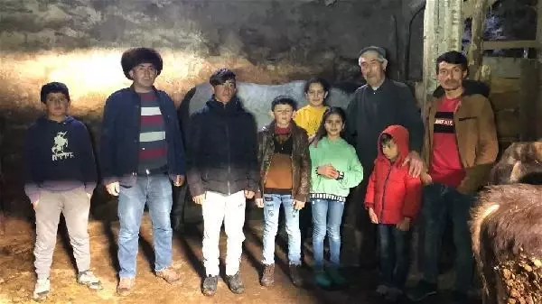 Şampiyon yarış atı Kelebek'e pastalı doğum günü Şampiyon yarış atı Kelebek'e pastalı doğum günü