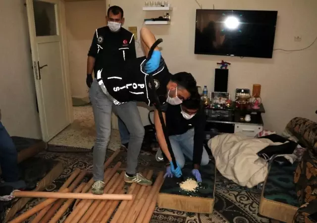 'Servet Anne' adlı uyuşturucu operasyonunda 282 bin adet 'captagon hap' ele geçirildi 'Servet Anne' adlı uyuşturucu operasyonunda 282 bin adet 'captagon hap' ele geçirildi