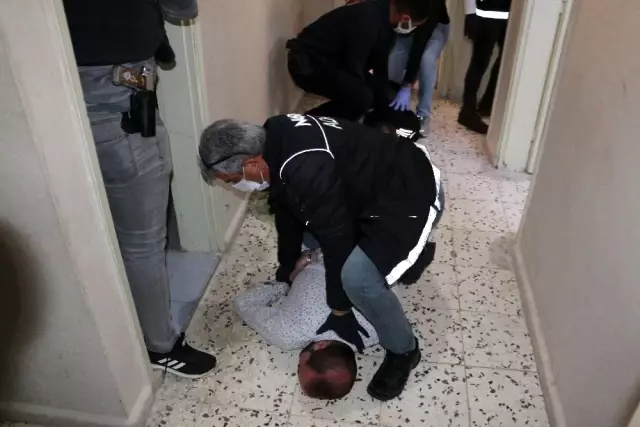 'Servet Anne' adlı uyuşturucu operasyonunda 282 bin adet 'captagon hap' ele geçirildi 'Servet Anne' adlı uyuşturucu operasyonunda 282 bin adet 'captagon hap' ele geçirildi