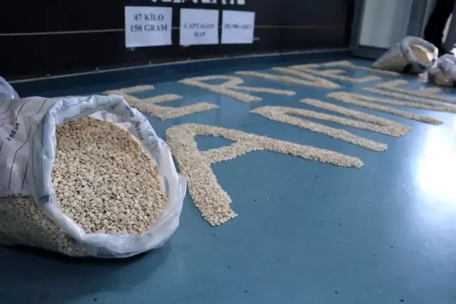 'Servet Anne' adlı uyuşturucu operasyonunda 282 bin adet 'captagon hap' ele geçirildi 'Servet Anne' adlı uyuşturucu operasyonunda 282 bin adet 'captagon hap' ele geçirildi