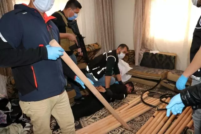 'Servet Anne' adlı uyuşturucu operasyonunda 282 bin adet 'captagon hap' ele geçirildi 'Servet Anne' adlı uyuşturucu operasyonunda 282 bin adet 'captagon hap' ele geçirildi