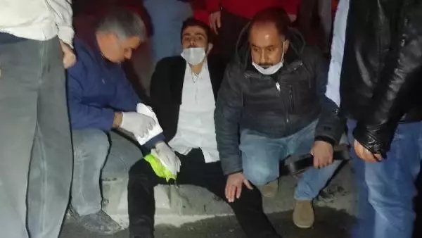 İSTANBUL-SULTANGAZİ'DE ÖNÜNÜ KESTİKLERİ KİŞİYİ SİGARA VERMEYİNCE BIÇAKLADILAR İSTANBUL-SULTANGAZİ'DE ÖNÜNÜ KESTİKLERİ KİŞİYİ SİGARA VERMEYİNCE BIÇAKLADILAR