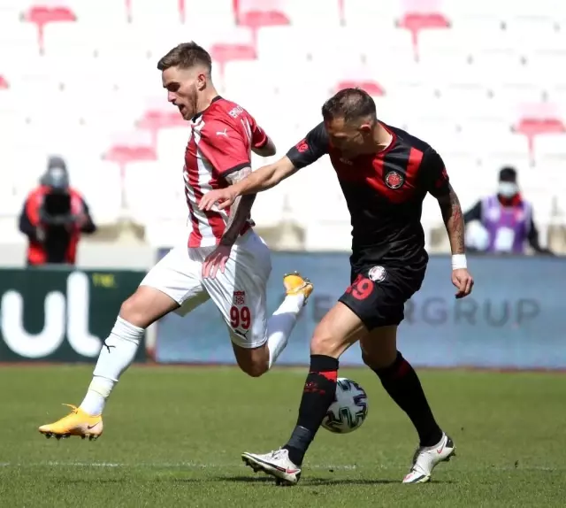 Süper Lig: Kayserispor: 0 Galatasaray: 0 (Maç devam ediyor) Süper Lig: Kayserispor: 0 Galatasaray: 0 (Maç devam ediyor)