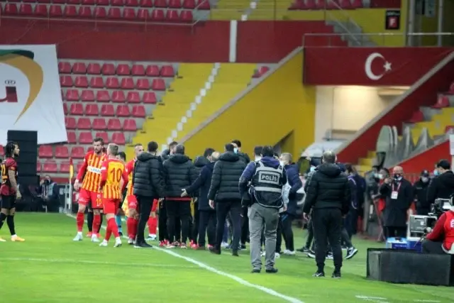 Süper Lig: Kayserispor: 0 Galatasaray: 0 (Maç devam ediyor) Süper Lig: Kayserispor: 0 Galatasaray: 0 (Maç devam ediyor)