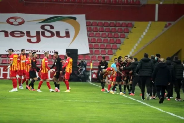 Süper Lig: Kayserispor: 0 Galatasaray: 0 (Maç devam ediyor) Süper Lig: Kayserispor: 0 Galatasaray: 0 (Maç devam ediyor)