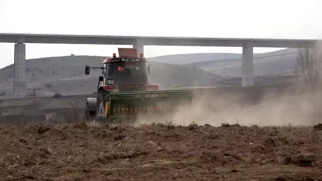 Atıl tarım arazileri üretime kazandırılıyor: 160 kilogram tohumdan 13 ton çörekotu elde edilecek