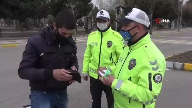 Bisikletle ters yöne girdi ceza yemekten son anda kurtuldu Bisikletle ters yöne girdi ceza yemekten son anda kurtuldu