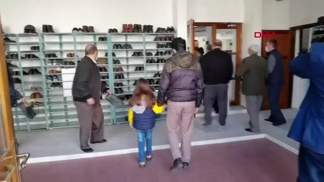Son dakika haberleri... BURSA Suriyeli küçük Ziyad bombardımanda kör olan babasının gözü oldu Son dakika haberleri... BURSA Suriyeli küçük Ziyad bombardımanda kör olan babasının gözü oldu
