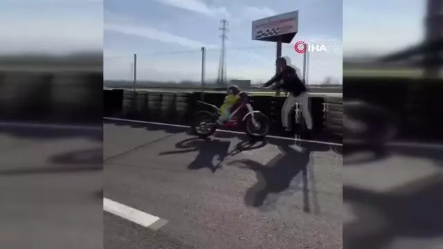 Dünya şampiyonunun oğlu babasının izinden gidiyor