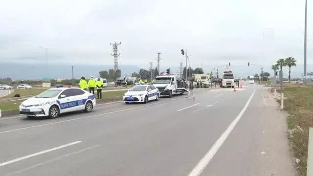 'Antalya'da iki otomobil çarpıştı: 2 ölü, 3 yaralı' başlıklı haberimizdeki '2 ölü, 3 yaralı' ifadesini '1 ölü, 4 yaralı' şeklinde düzelterek... 'Antalya'da iki otomobil çarpıştı: 2 ölü, 3 yaralı' başlıklı haberimizdeki '2 ölü, 3 yaralı' ifadesini '1 ölü, 4 yaralı' şeklinde düzelterek...