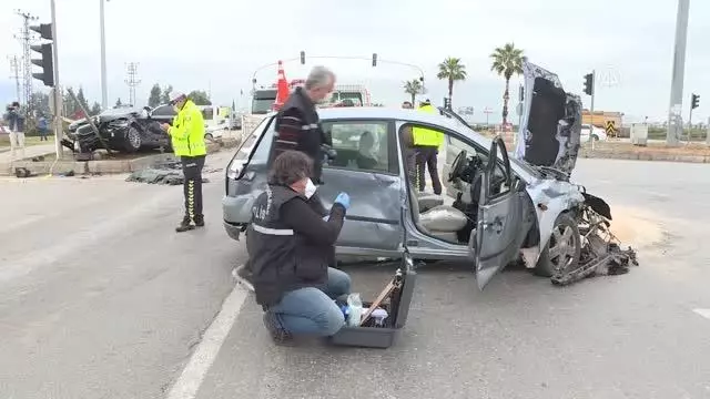 'Antalya'da iki otomobil çarpıştı: 2 ölü, 3 yaralı' başlıklı haberimizdeki '2 ölü, 3 yaralı' ifadesini '1 ölü, 4 yaralı' şeklinde düzelterek... 'Antalya'da iki otomobil çarpıştı: 2 ölü, 3 yaralı' başlıklı haberimizdeki '2 ölü, 3 yaralı' ifadesini '1 ölü, 4 yaralı' şeklinde düzelterek...