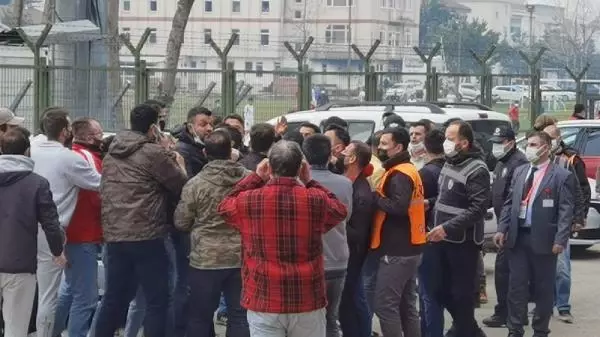 SPOR İnegölspor'da futbolcu ile tribündekiler arasında gergin anlar SPOR İnegölspor'da futbolcu ile tribündekiler arasında gergin anlar