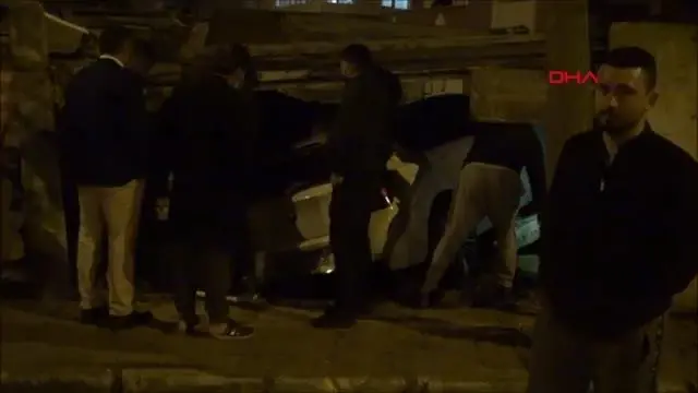 İSTANBUL-SİLİVRİ'DE OTOMOBİL KÖMÜRLÜĞE DALDI İSTANBUL-SİLİVRİ'DE OTOMOBİL KÖMÜRLÜĞE DALDI