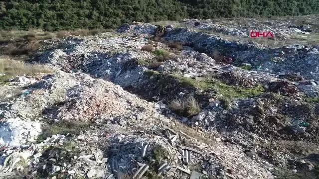 İZMİR Asbestli atıkların kaçak olarak döküldüğü tarım alanı çöplüğe dönüştü İZMİR Asbestli atıkların kaçak olarak döküldüğü tarım alanı çöplüğe dönüştü