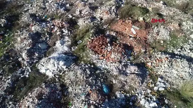 İZMİR Asbestli atıkların kaçak olarak döküldüğü tarım alanı çöplüğe dönüştü İZMİR Asbestli atıkların kaçak olarak döküldüğü tarım alanı çöplüğe dönüştü