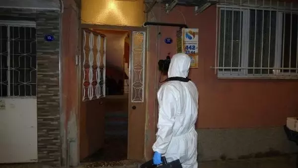İzmir'de banyoda hareketsiz yatan çift hayatını kaybetti İzmir'de banyoda hareketsiz yatan çift hayatını kaybetti