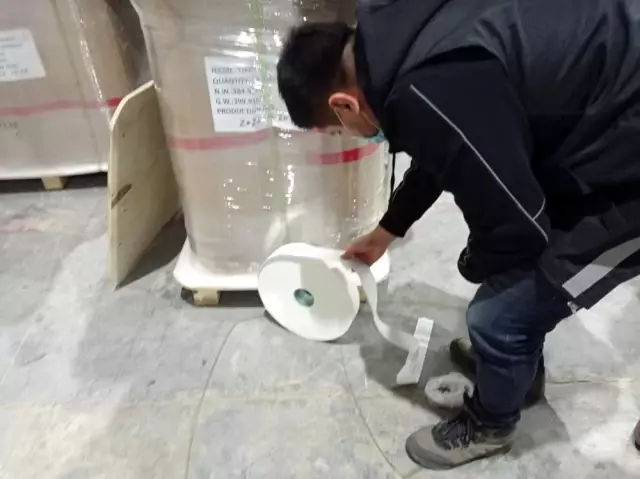 İzmir'de milyonlarca sigara kağıdı ele geçirildi İzmir'de milyonlarca sigara kağıdı ele geçirildi