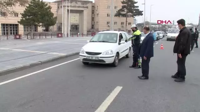 KAYSERİ-Kayseri Valisi Günaydın Akraba komşu ziyareti yapmayalım, vaka sayımız azalsın KAYSERİ-Kayseri Valisi Günaydın Akraba komşu ziyareti yapmayalım, vaka sayımız azalsın