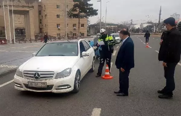 KAYSERİ-Kayseri Valisi Günaydın Akraba komşu ziyareti yapmayalım, vaka sayımız azalsın KAYSERİ-Kayseri Valisi Günaydın Akraba komşu ziyareti yapmayalım, vaka sayımız azalsın