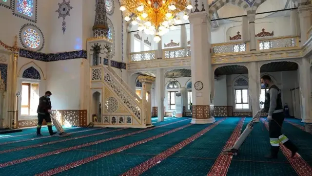 Keçiören'de ibadethaneler gül kokuyor Keçiören'de ibadethaneler gül kokuyor